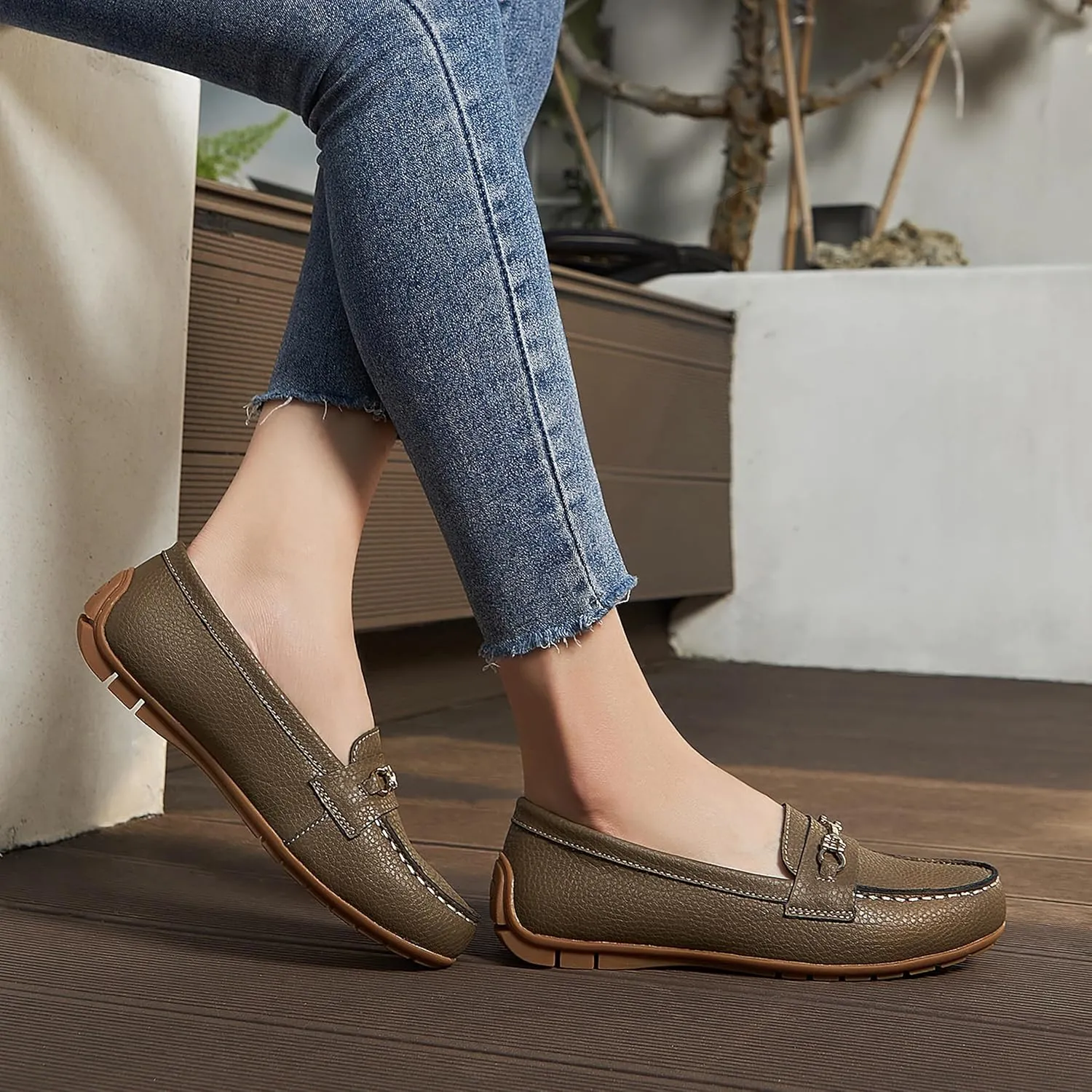 Women's Comfortable & Lightweight Leather Loafers Slip-Ons Driving Mocs Walking Shoes Cute Business Casual Dress Shoes Work Flats for Women