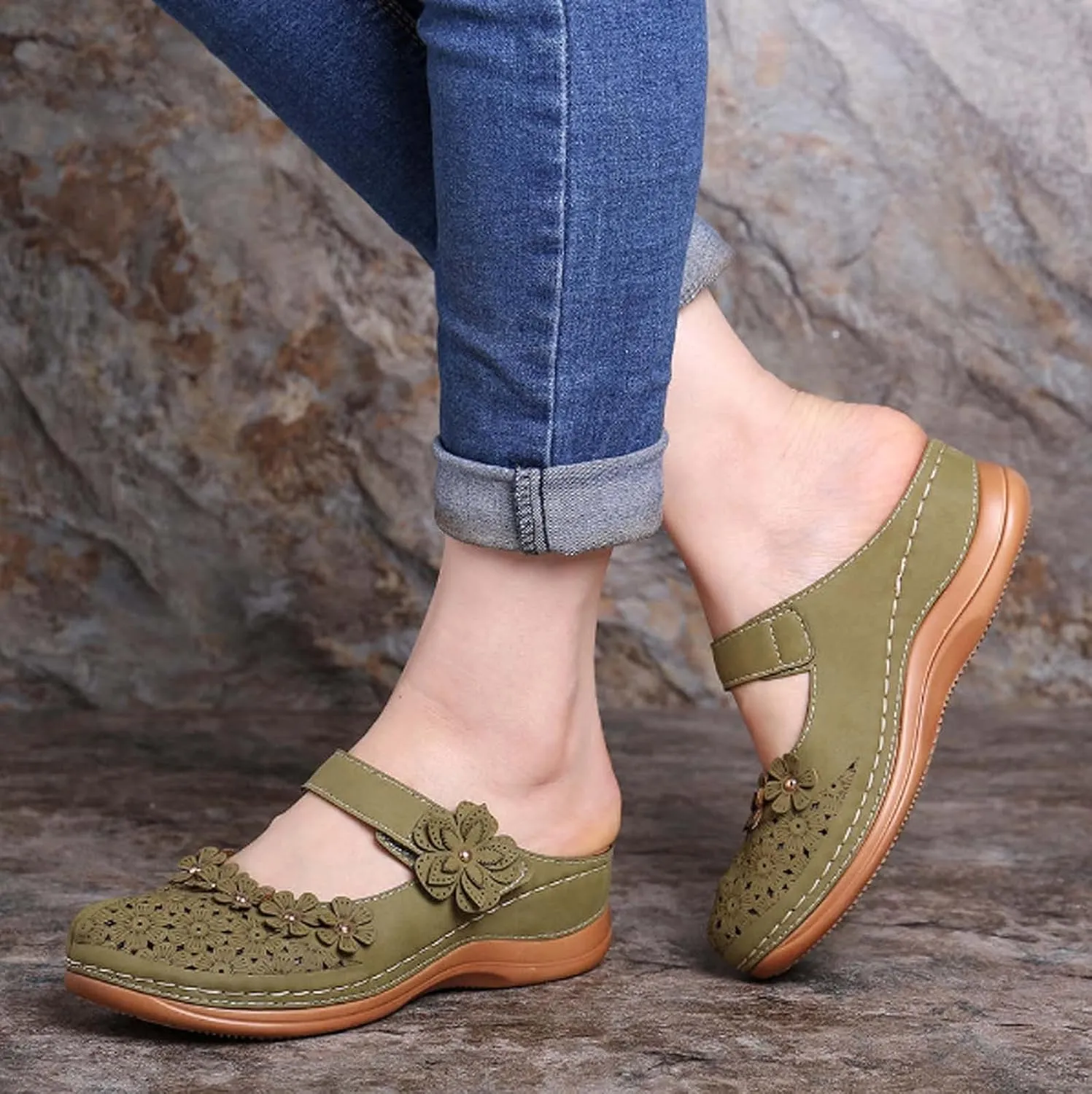 Womens Sandals 2023 Summer Fashion Hollow Flowers Rounde Toe Closed Toe Slipper Comfortable Wedge Sandals with Arch Support Ladies Vintage Shoes