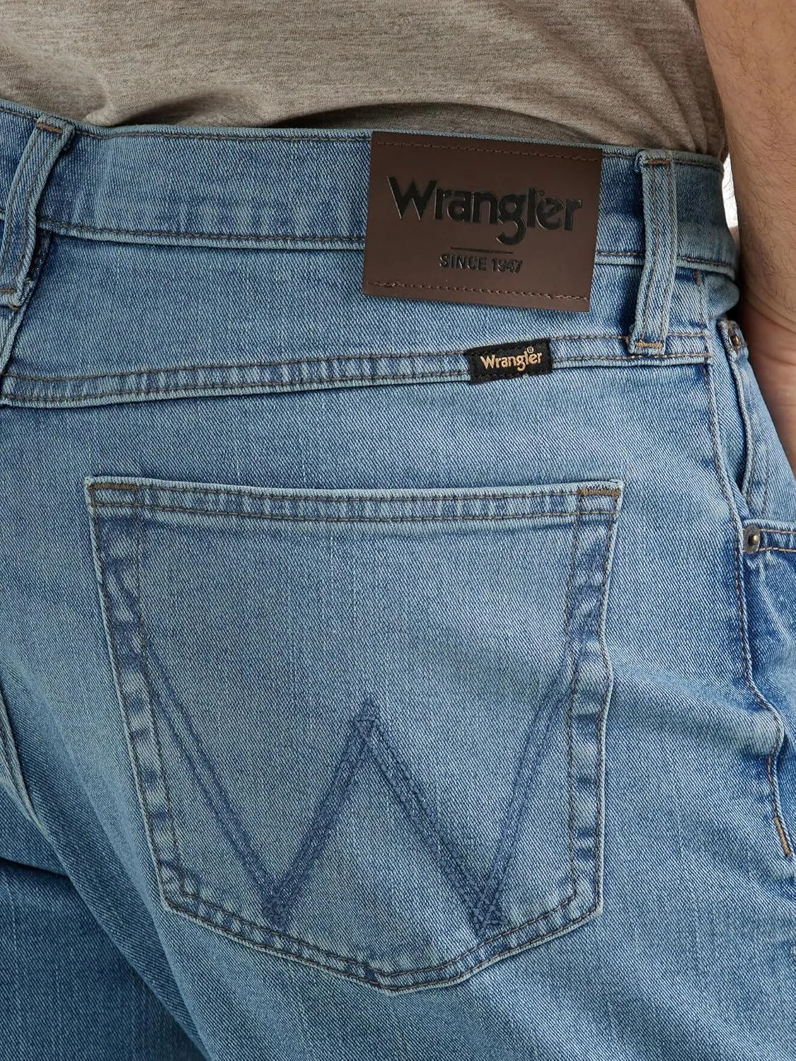 Wrangler Men's Free to Stretch Relaxed Fit Bootcut Jean