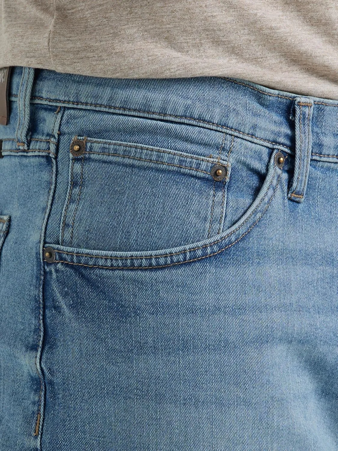 Wrangler Men's Free to Stretch Relaxed Fit Bootcut Jean