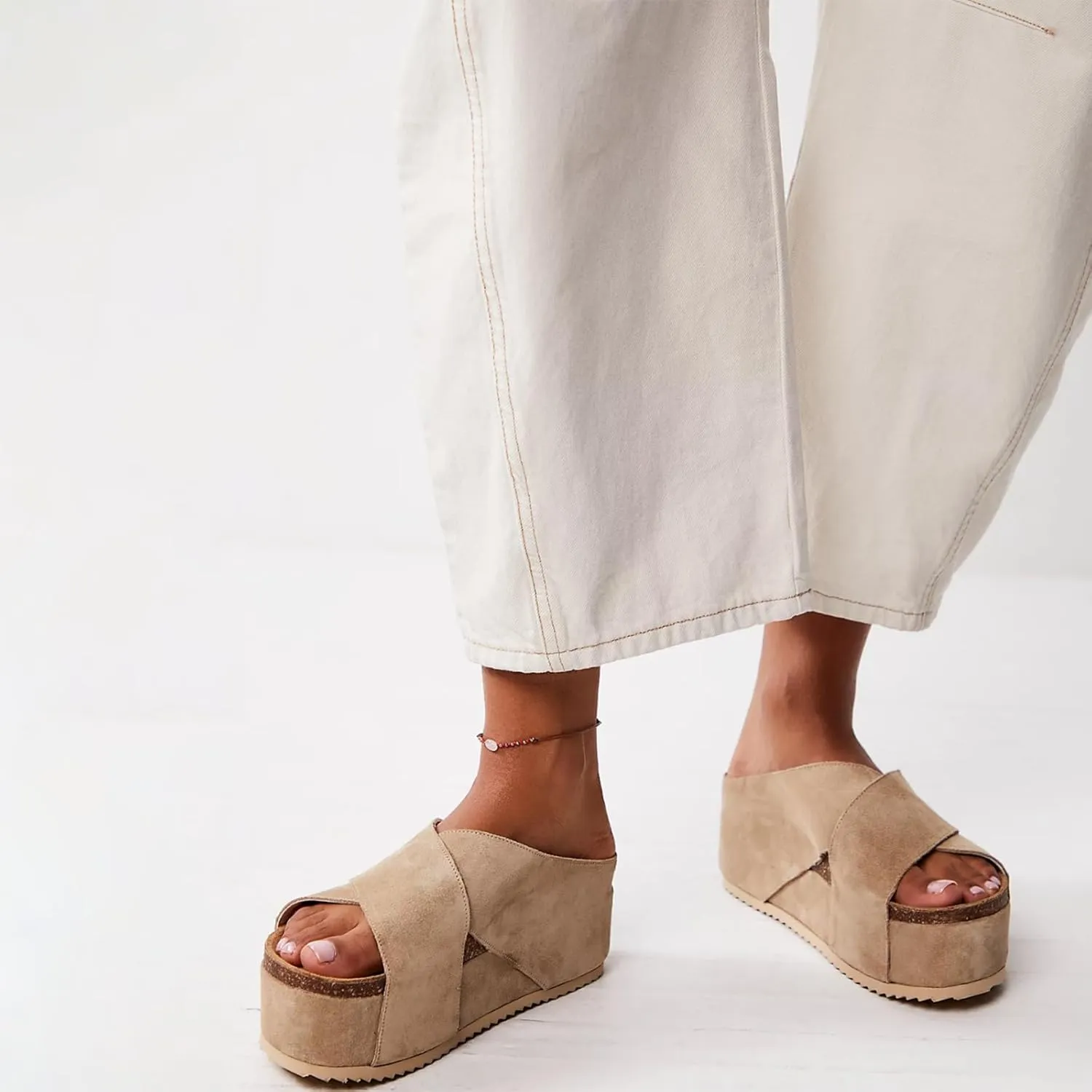 Yishaweiqi Women's Suede Platform Sandals Comfortable Cork Footbed Flatform Sandals Criss Cross Straps Flat Clogs Slide Sandals